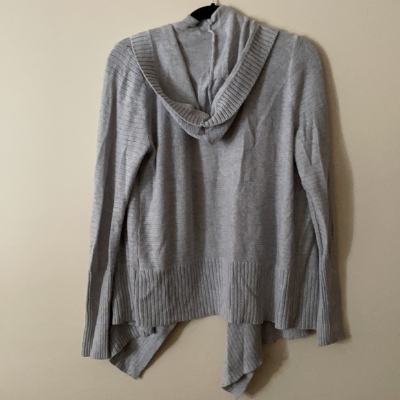 Light grey open front knit cardigan with hood. - Picture 2 of 4